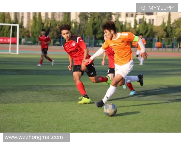 足球明星在赛场上激烈对抗的精彩瞬间与动人时刻合集